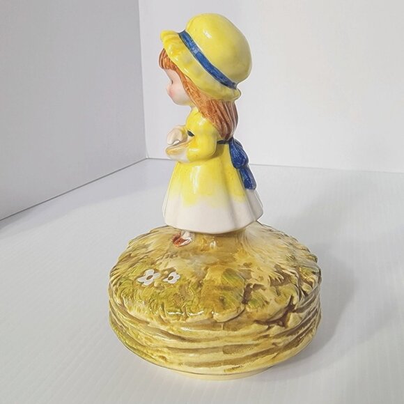 Musical Figurine Girl In Yellow With White Cat Schmid Welcher Vintage 70's - Picture 2 of 11